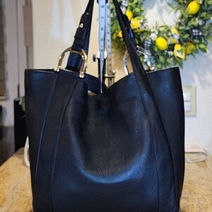 Gucci Greenwich 257051 Horseshoe Metal Details Shoulder Bag Black Pebble Leather